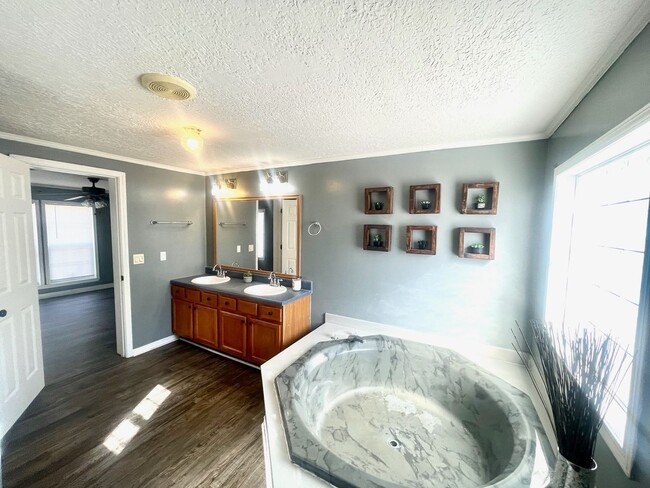 Photo - 3 Bed 2 Bath