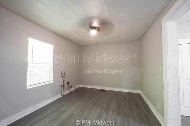 Photo - 445 W 29th St