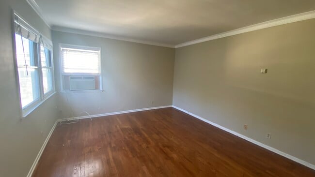 11662 Chandler Blvd Unit B