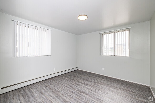 2BR, 1BA - 1000SF - Bedroom