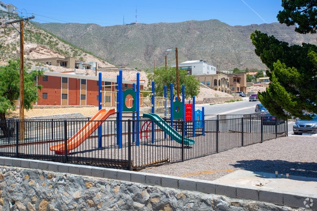Paso Oeste Apartments