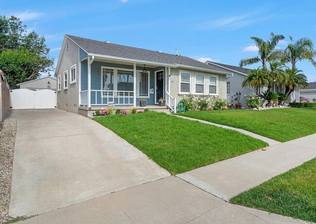 Photo - 15017 Bodger Ave