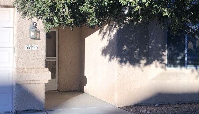 Photo - 3+2 Stylish and comfortable place to call home!