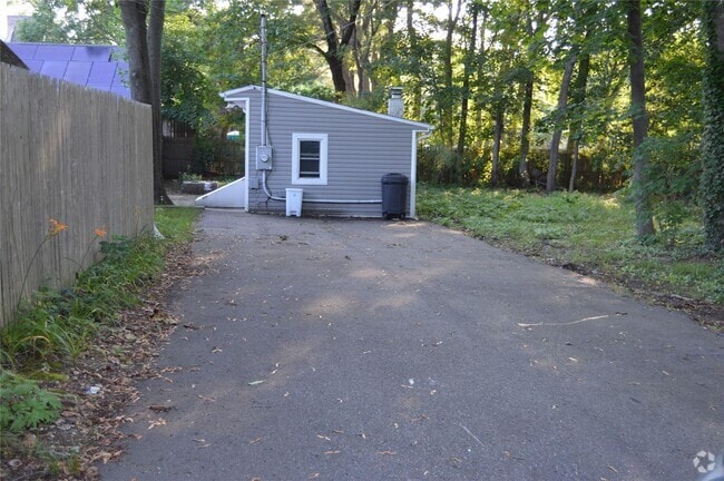 Building Photo - 59 Robinson Ave Rental