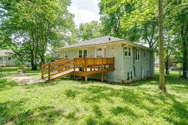 Photo - 100 Meadow St