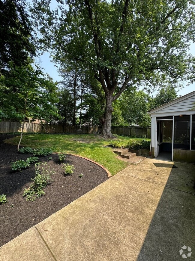 Building Photo - Spacious Three Bedroom Silver Spring House...