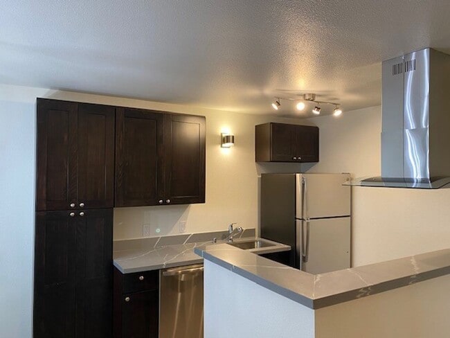 Photo - Updated 2bed/1bath Apartment in Redmond! Unit C1