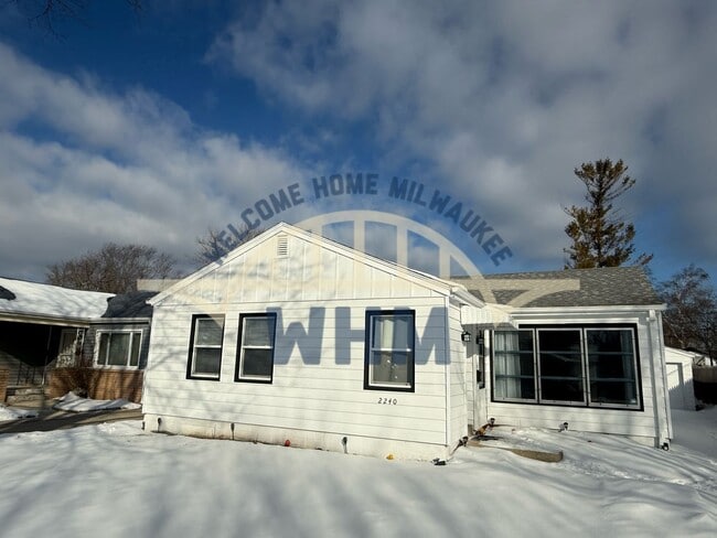 Photo - 2240 W Lawn Ave