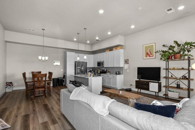 Photo - 6826 School House Dr