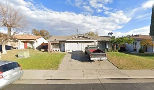 Building Photo - Shaver Unit 5532