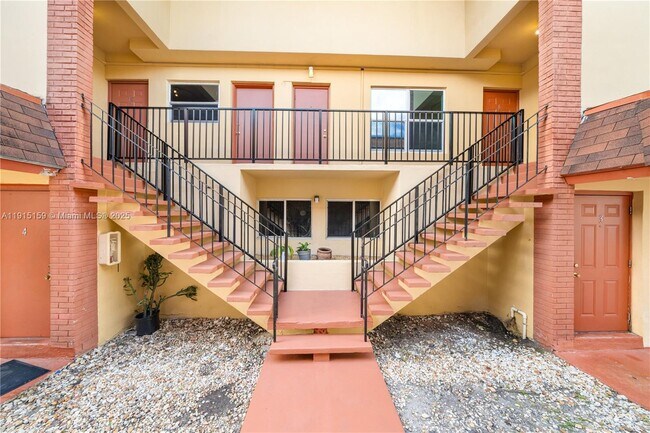 Photo - 2301 NE 170th St Apartamento Unidad 9