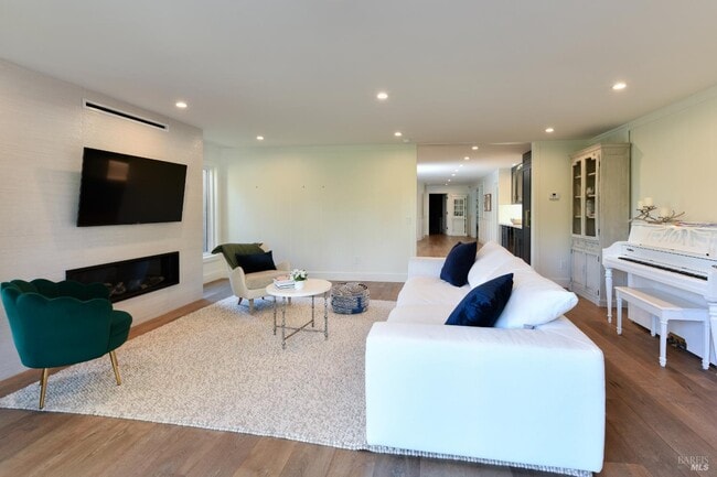 Photo - 800 Zinfandel Ln