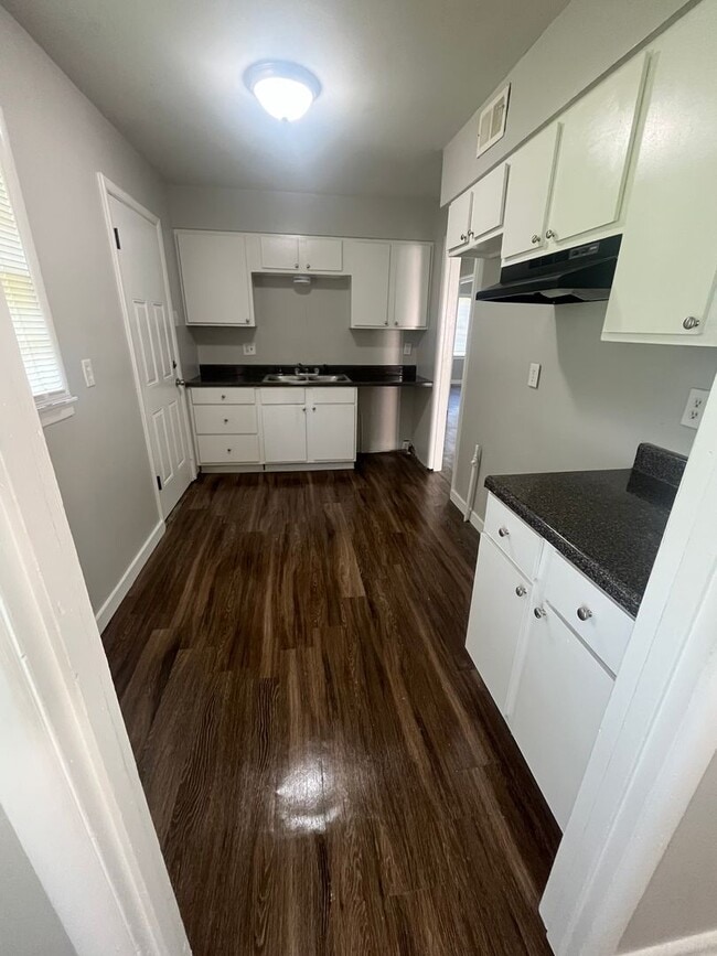 Photo - 1 E Dunbar Rd