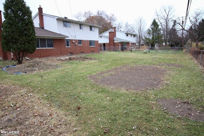 Photo - 18672 Beatrice St