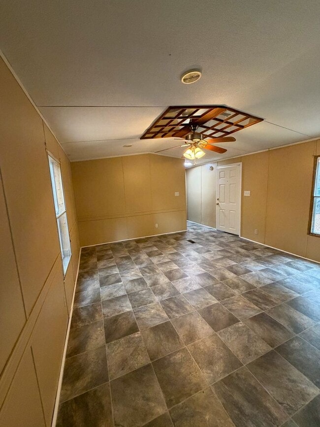 Photo - 624 Lance Ln