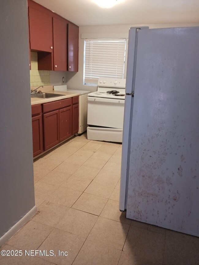 Photo - 1145 W 25th St