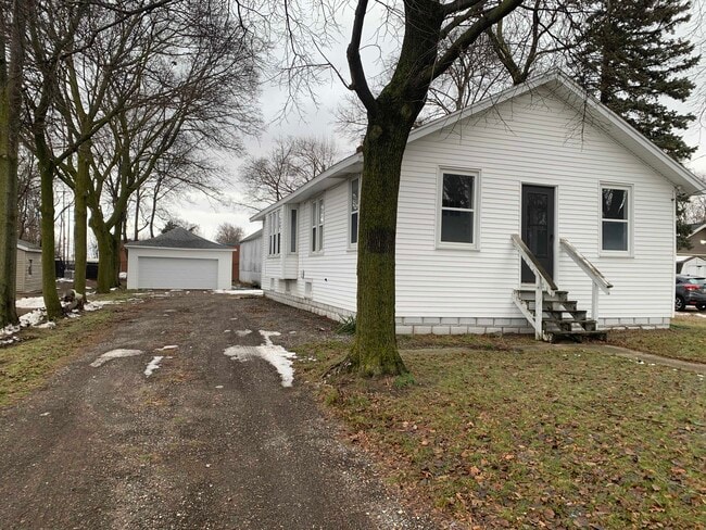 Building Photo - 27 Maplelawn St SE