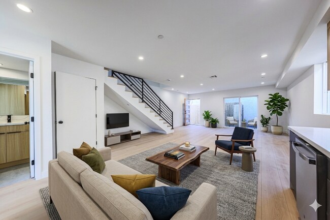 Photo - 2010 S Dunsmuir Ave Unit 2012 1/2