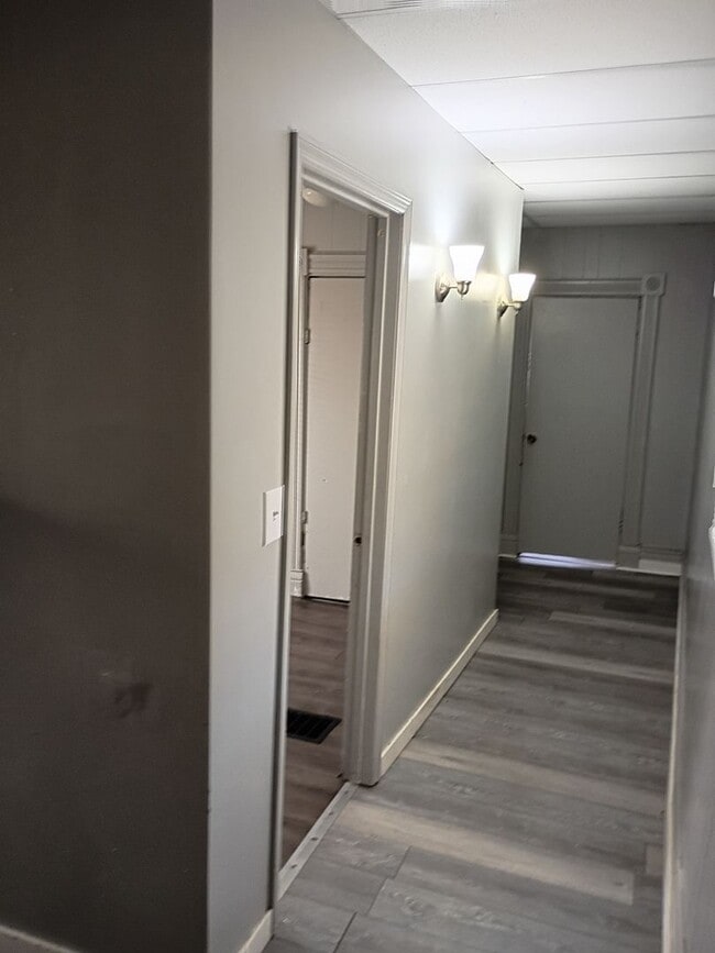 Photo - Nice 2 bed/1 bath, Central Air conditionin...