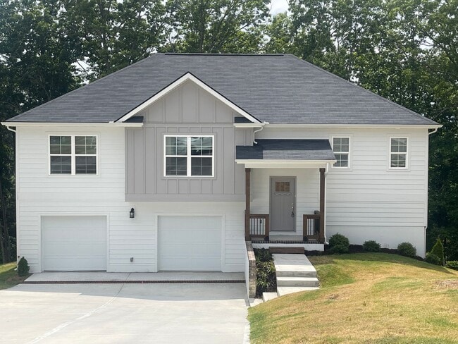 Building Photo - Rental in Ooltewah - 3 Bedrooms + Finished...