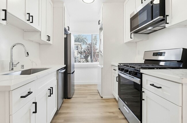 Building Photo - 2245 W 26th Pl Unit 07