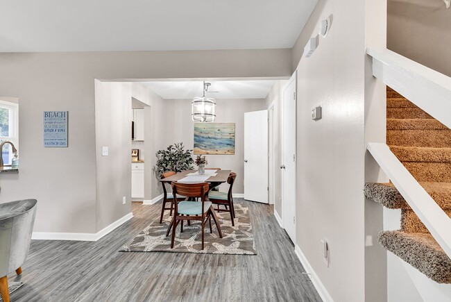 Photo - 403 71st Ave N