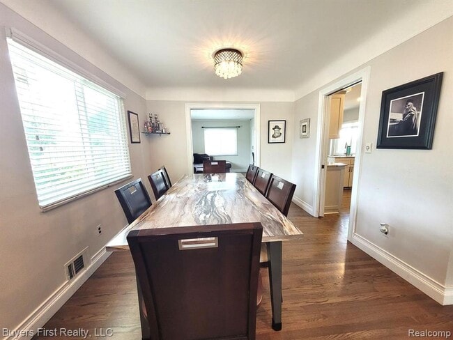Photo - Newly Renovated 7BR – Modern Kitchen + Bath