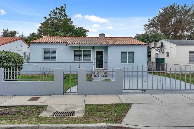 Building Photo - 2246 SW 3rd St Rental