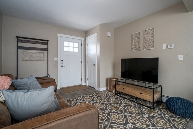 909 E 46th Ct Unit 1