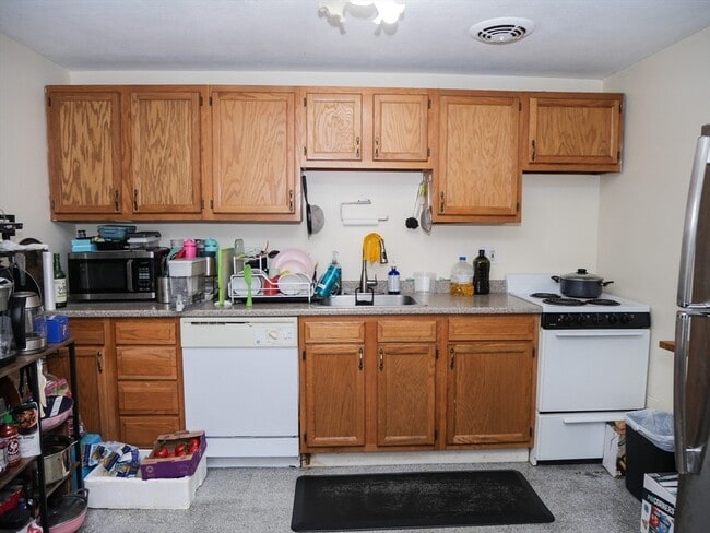 Building Photo - 183 Kent St Unit 1