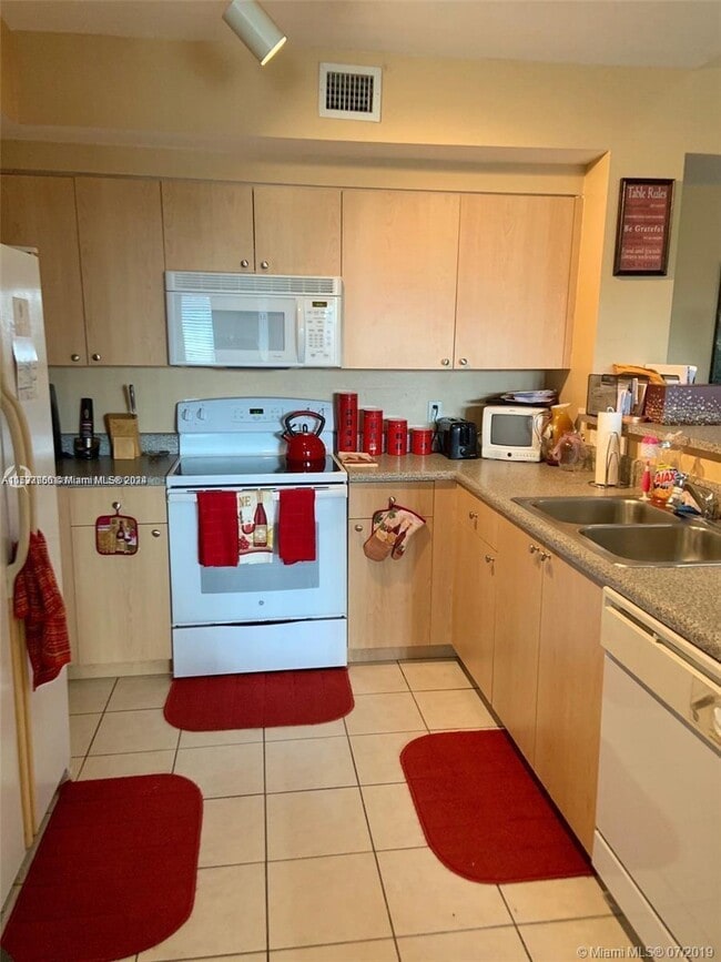 Photo - 7910 N Nob Hill Rd Unit 306