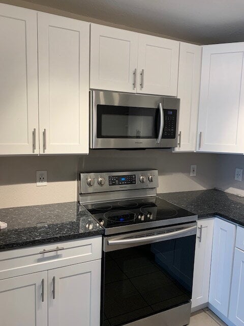 Photo - St Petersburg, Two beds/1 bath, laundry  and Yard.