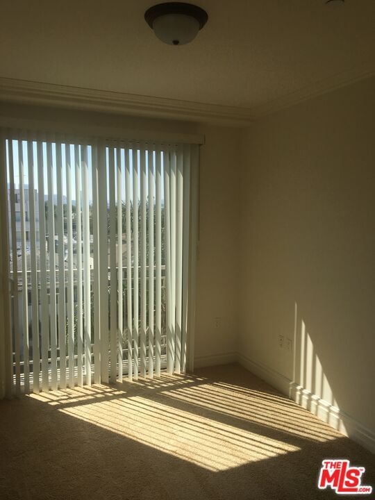 Photo - 1050 S Holt Ave