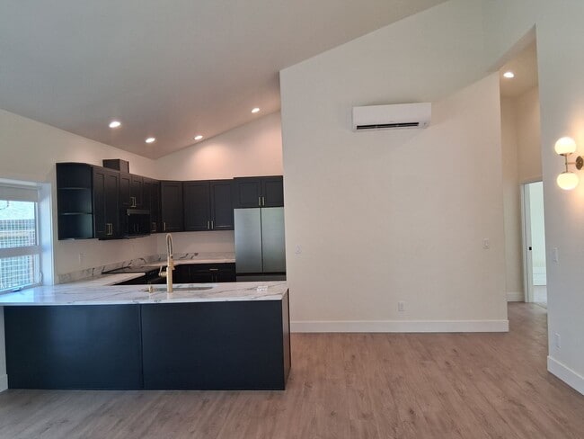 Building Photo - Newly Built Ashland Gem with Fireplace & S... Rental