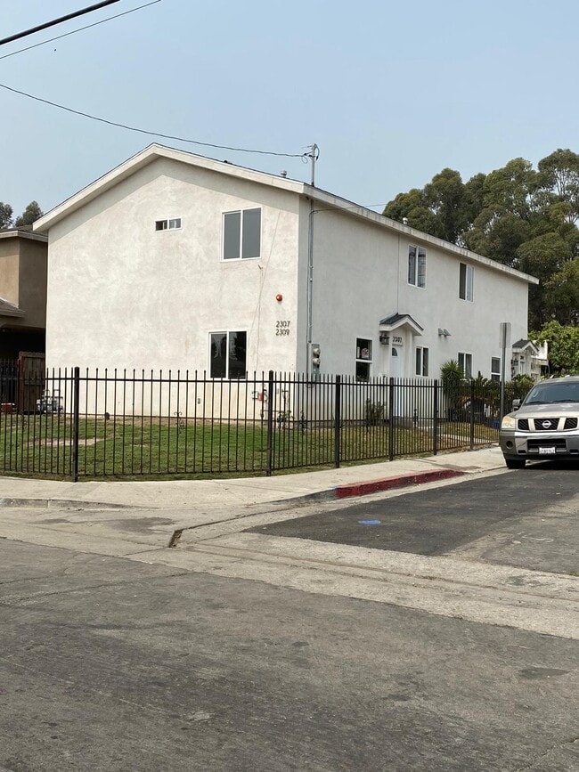 Photo - 2307 E 117th St