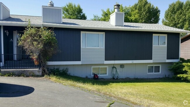 Building Photo - 2401 Arcadia Dr Unit Apt B