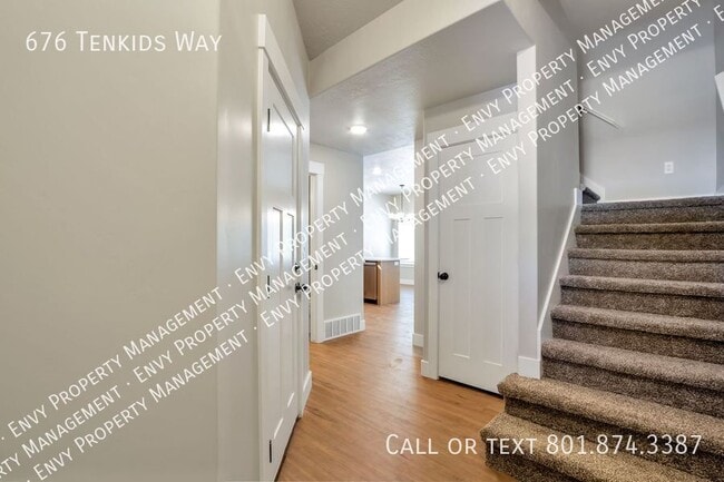 Photo - 676 Tenkids Way