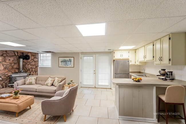 4390 Stone Ridge Cir