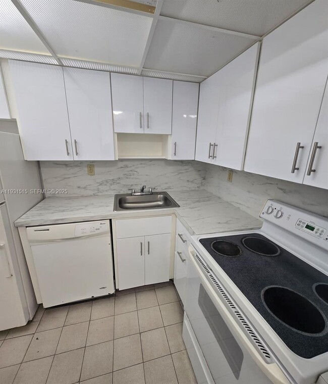 Photo - 2899 Collins Ave Unit 410