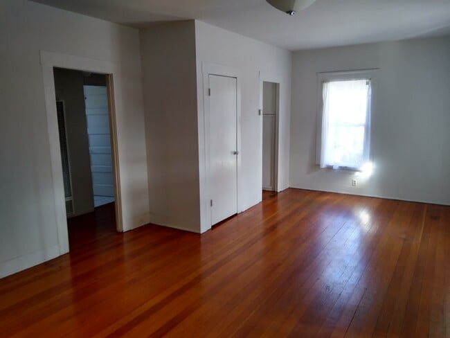 FRONT ROOM