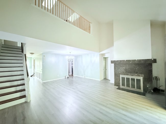 Photo - 365 Saybrook Ln