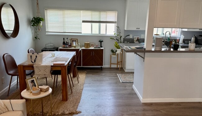 Dining Room - 1000 Highland Ave Unit 11