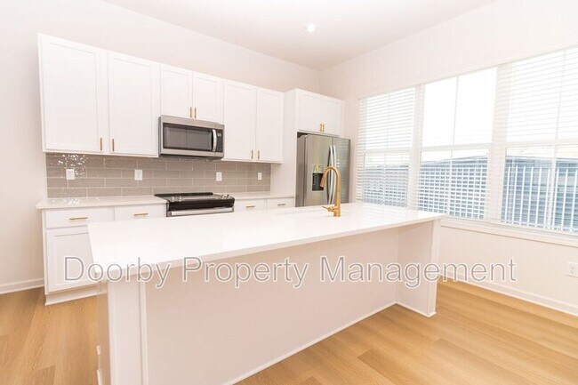 Photo - 642 Belletrace Cir