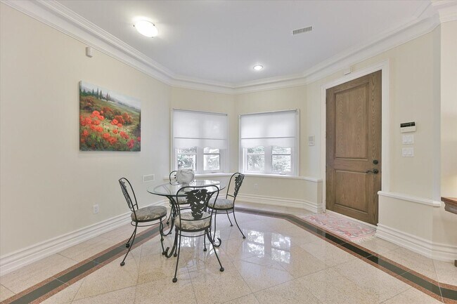 Photo - 50 Old Yonge St