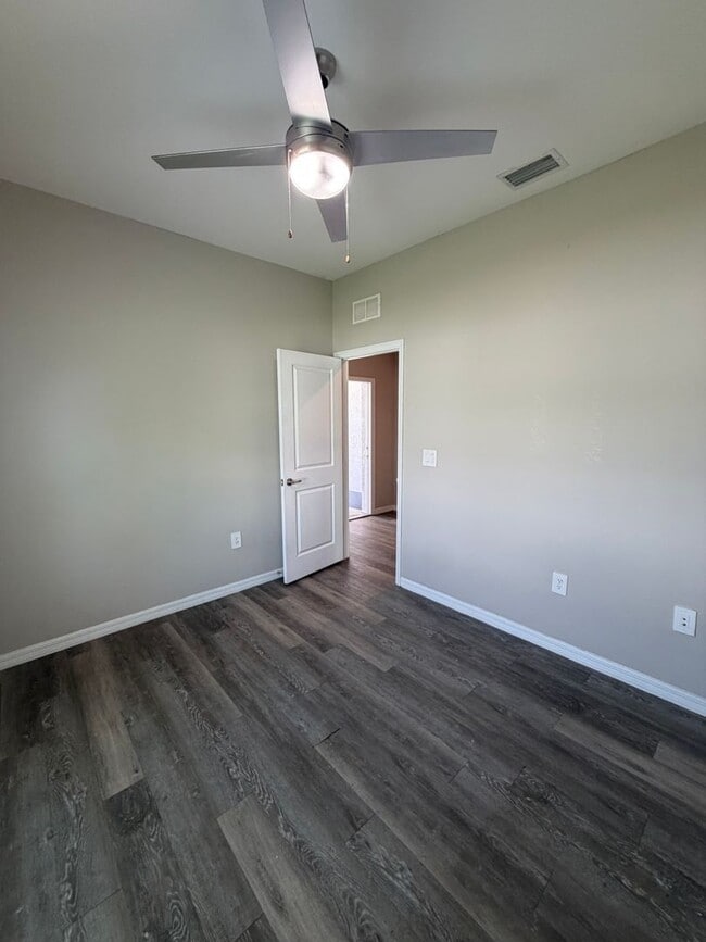 1109 Abrams Blvd