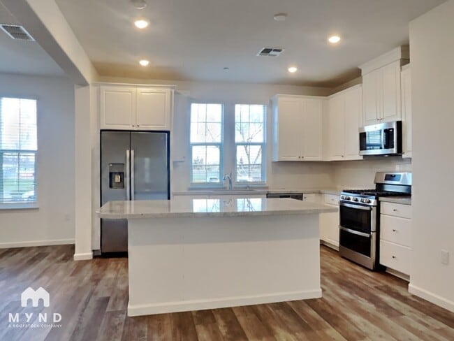 Photo - 1688 Matmor Rd