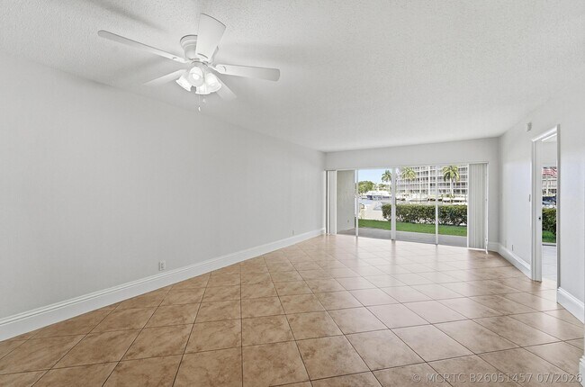Photo - 1427 E Hillsboro Blvd Unit 123