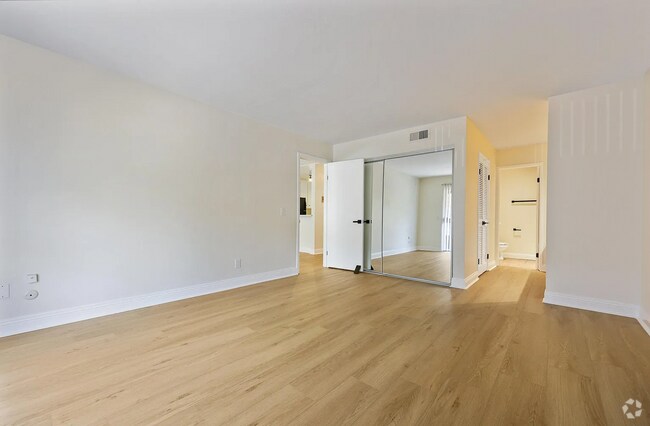 Building Photo - Beautiful 1 Bed 1 Bath Available Unit 84 Rental