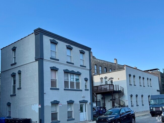Building Photo - 1000 N Wood St Unit 1 Rental