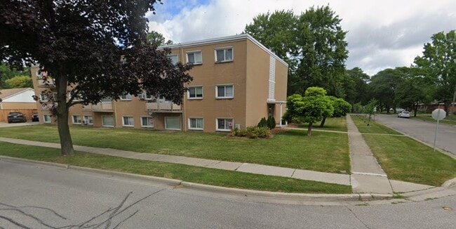 Building Photo - 7 Vimy Crescent Unit 16